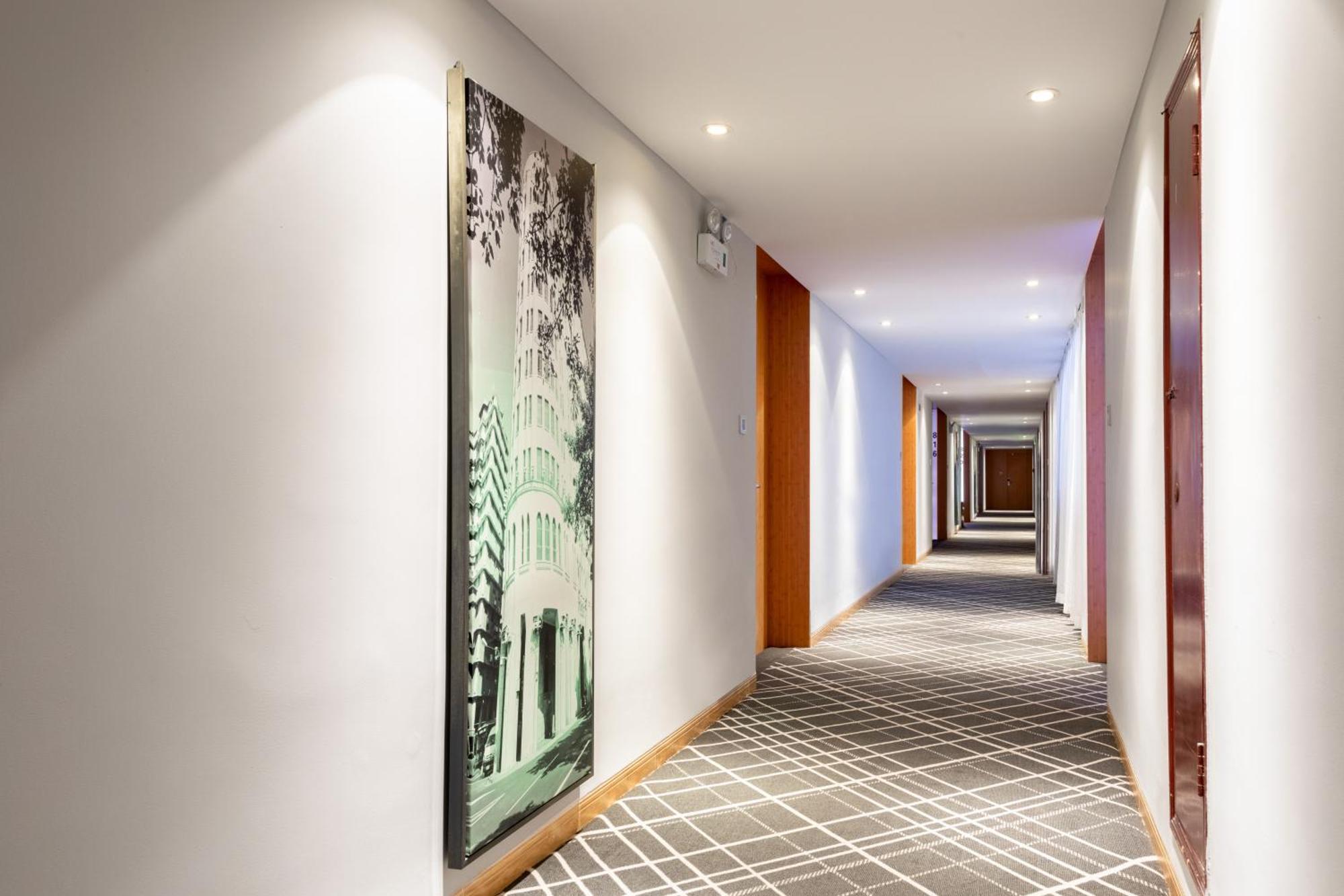 Xana Lite Hotel - Guangzhou Fangcun Huadiwan Metro Station Εξωτερικό φωτογραφία