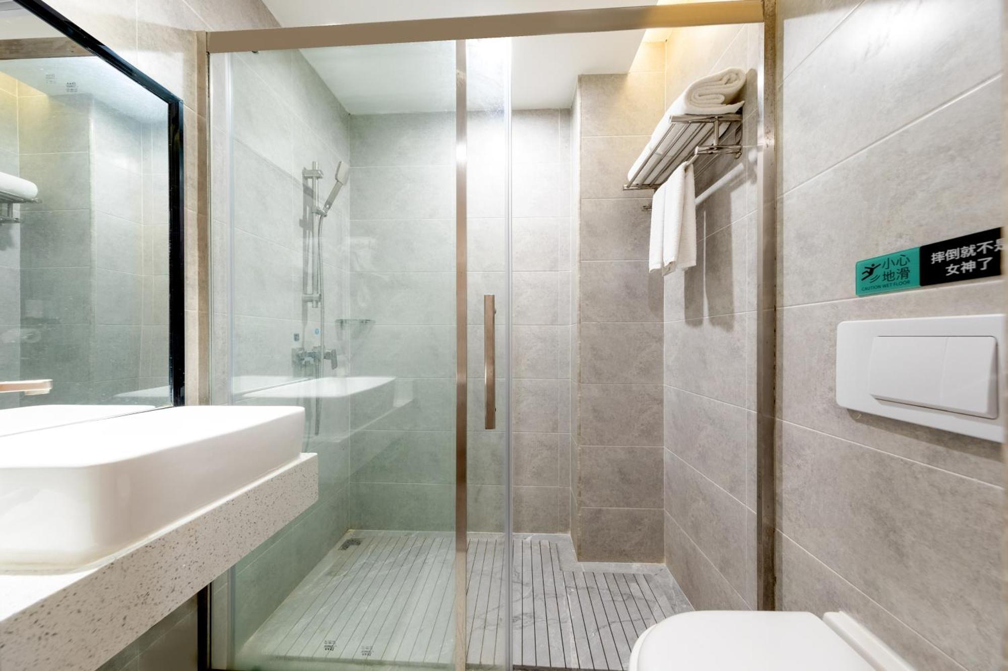 Xana Lite Hotel - Guangzhou Fangcun Huadiwan Metro Station Εξωτερικό φωτογραφία